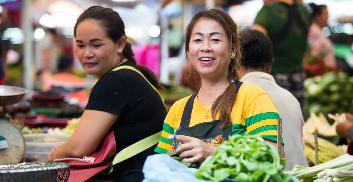 Lao women workers in a local market, Lao People's Democratic Republic, 2021. © Phoonsab Thevongsa/ILO